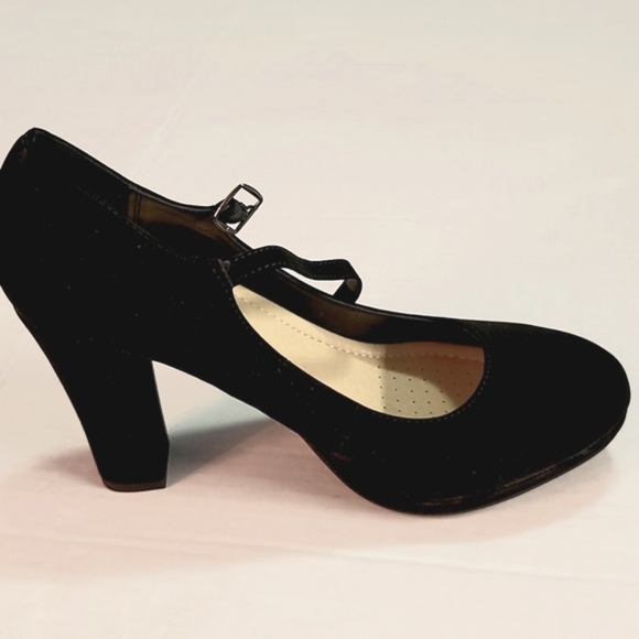 Y.Not Black Pumps - Picture 3 of 8